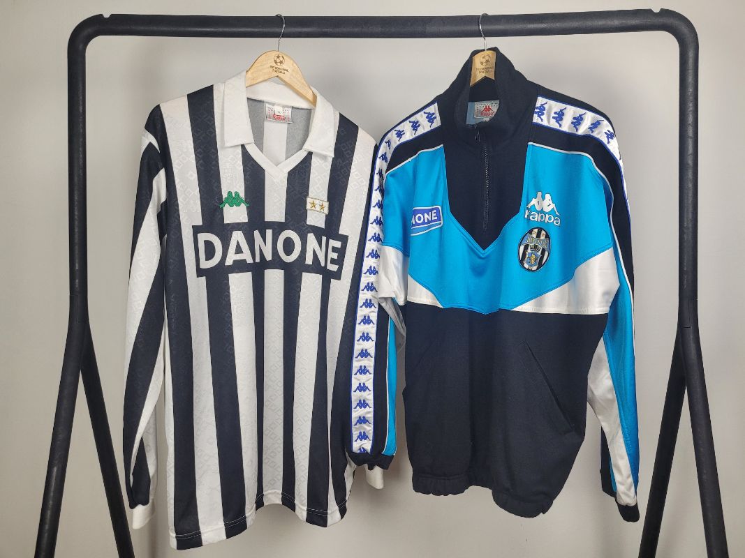 
                  
                    Juventus Home & 1/4th zip 1992-1994
                  
                