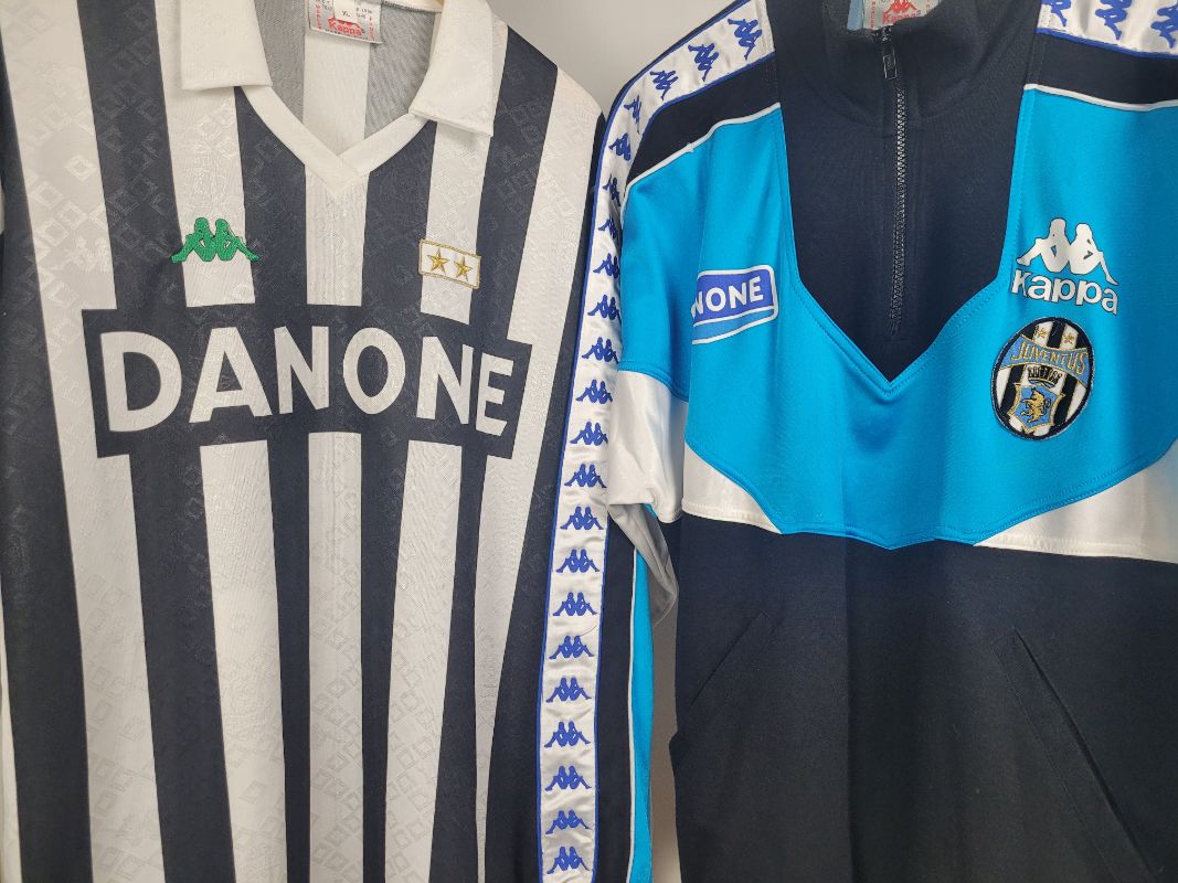 
                  
                    Juventus Home & 1/4th zip 1992-1994
                  
                
