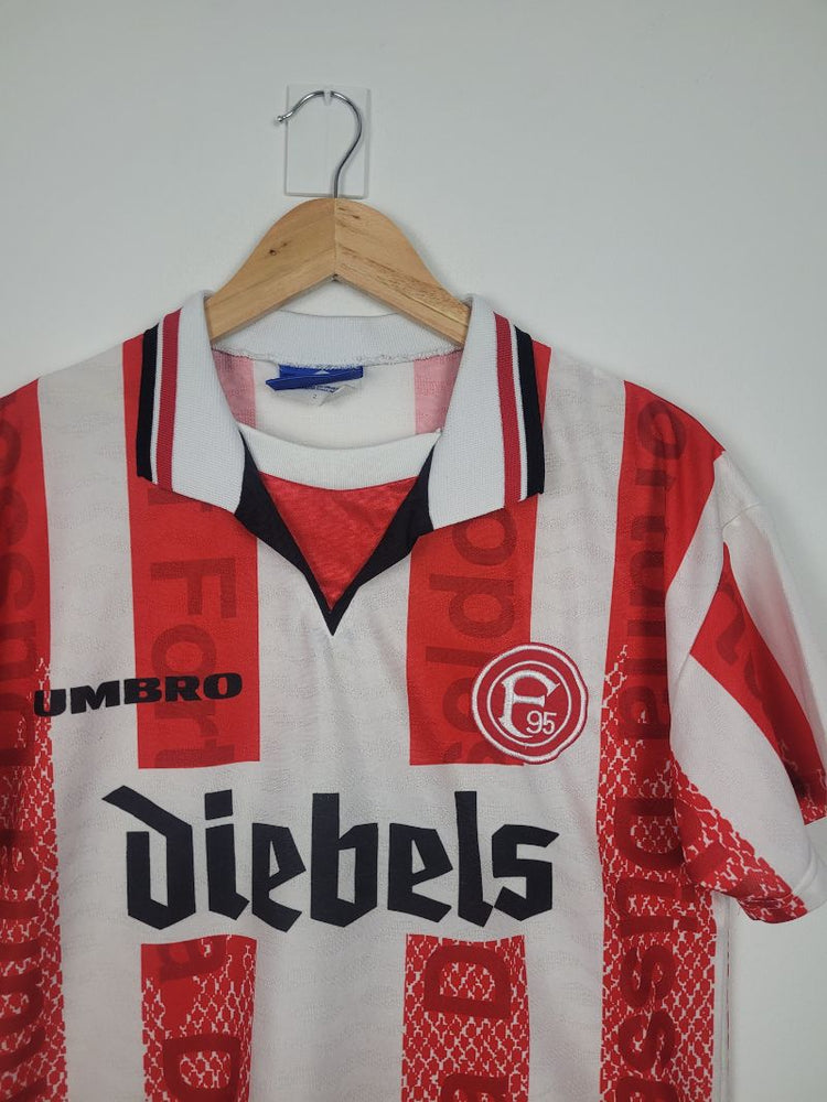 
                  
                    Original Fortuna Düsseldorf Home Jersey 1996-1997 - Kids fits S
                  
                
