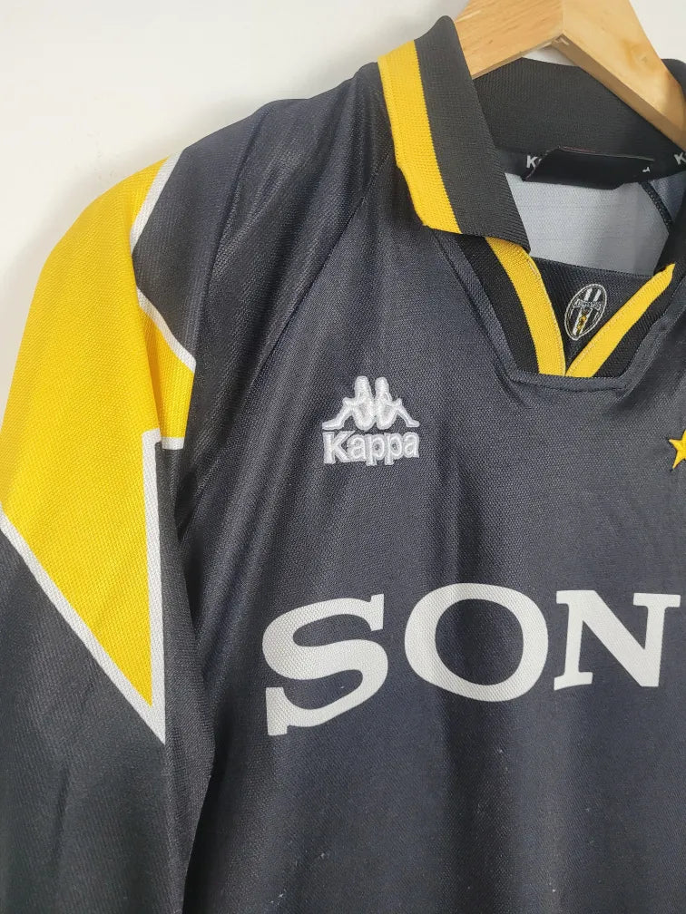 Original Juventus Away Jersey 1995 1996 L RetrOriginalFootball