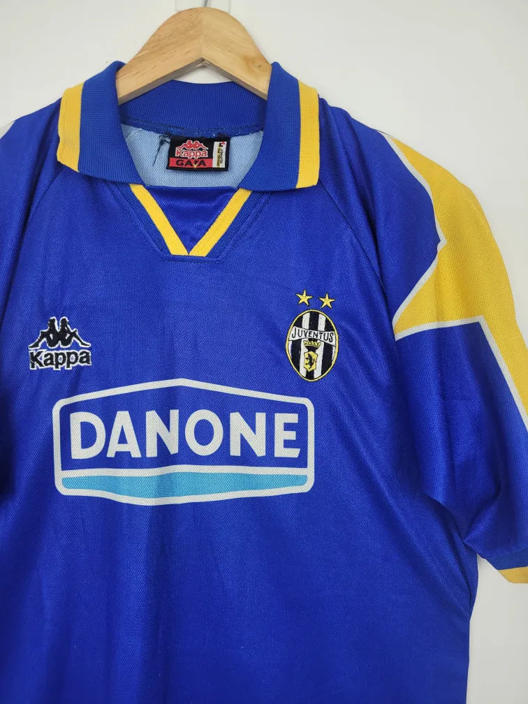 Original Juventus F.C. 1995 1997 Away Jersey L