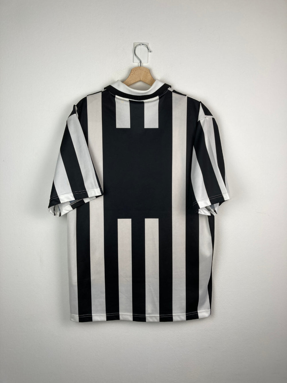 
                  
                    Original Juventus FC Home Jersey 1994-1995 - L
                  
                