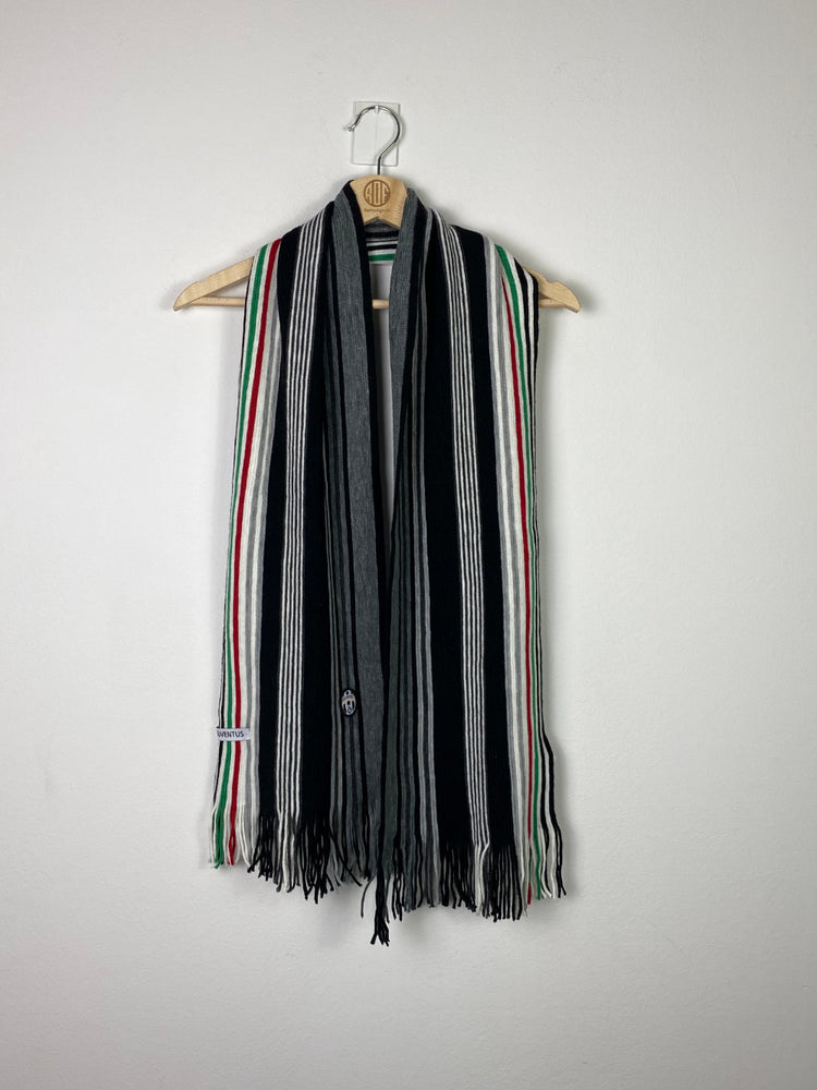 
                  
                    Original Juventus F.C. scarf
                  
                