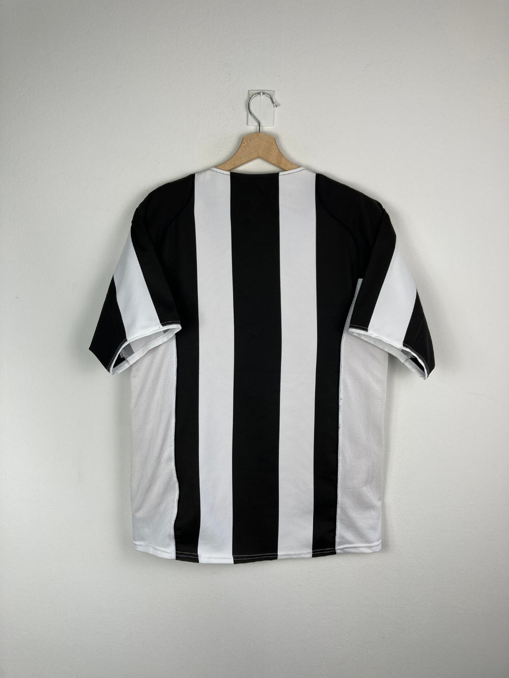 
                  
                    Original Juventus FC Home Jersey 2004-2005 - L
                  
                