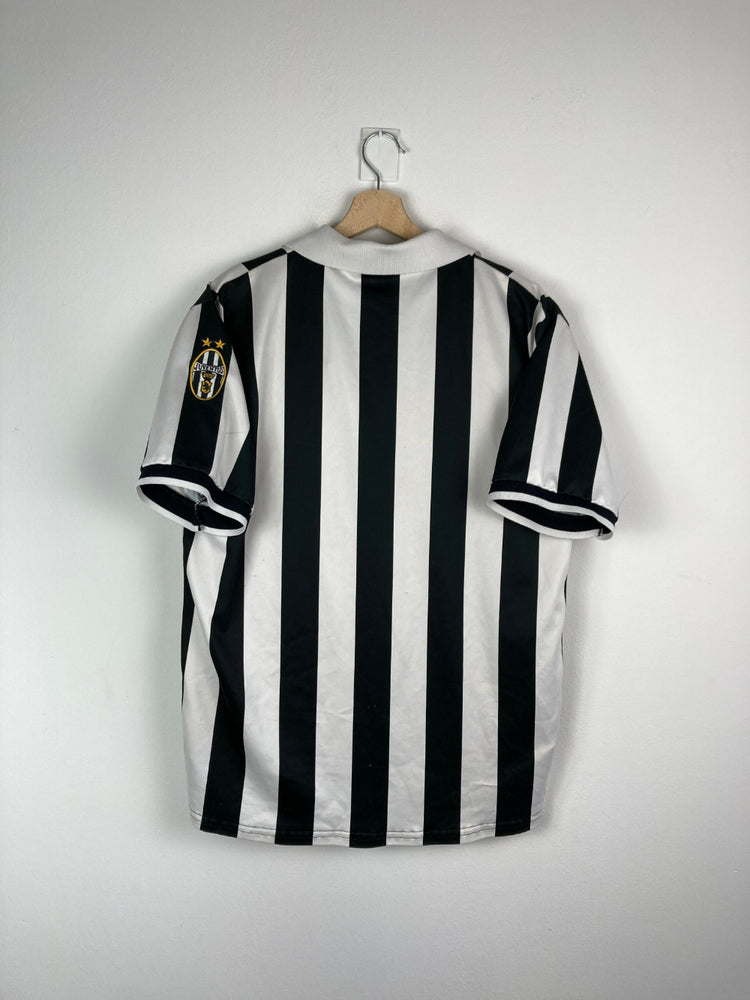 
                  
                    Original Juventus FC Home Jersey 1998-1999 - L
                  
                