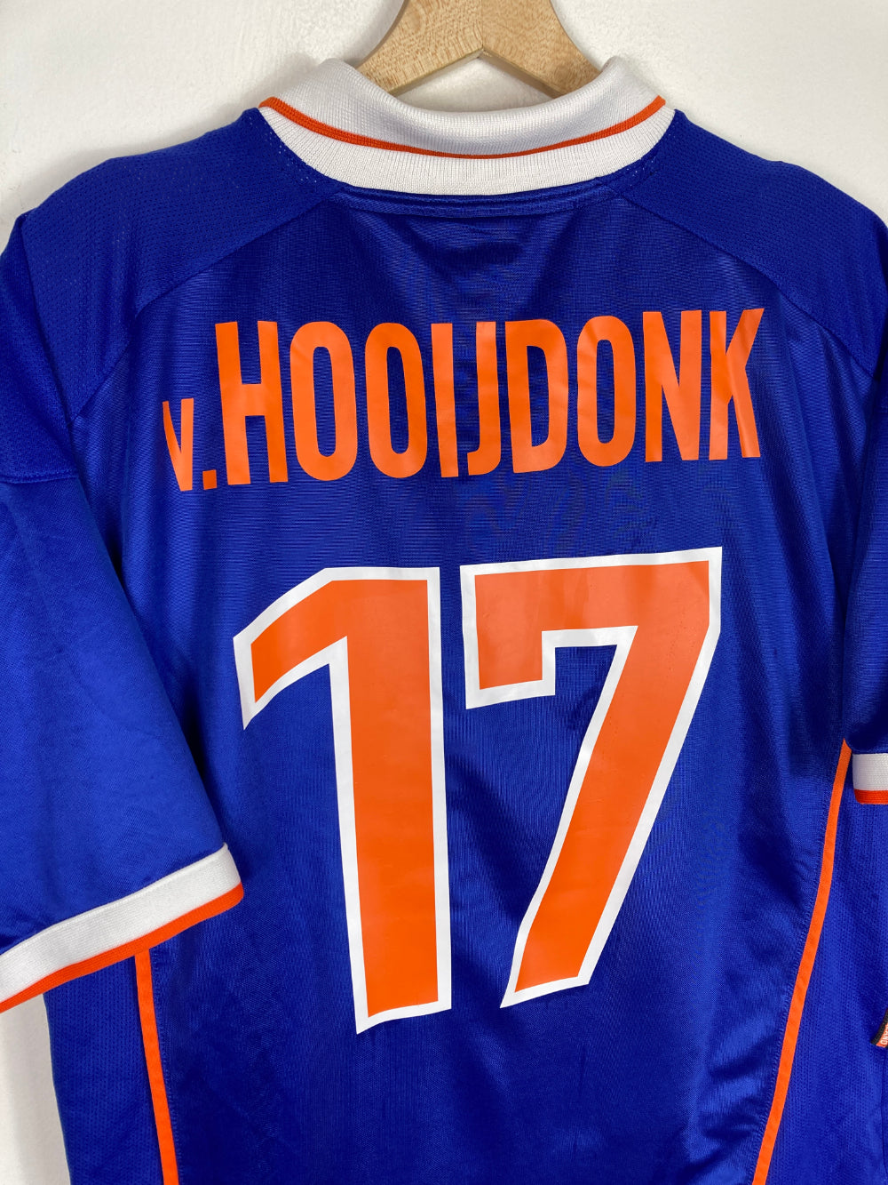 
                  
                    Original Holland Away Jersey 1998-2000 #17 van Hooijdonk - M
                  
                