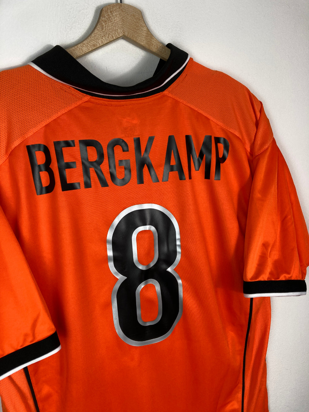 
                  
                    Original Holland Home Jersey 1998-2000 #8 Bergkamp - XL
                  
                