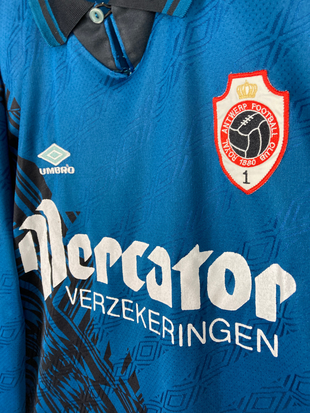 
                  
                    Original Antwerp FC *Matchworn* Away Jersey 1996-1997 #8 - XL
                  
                