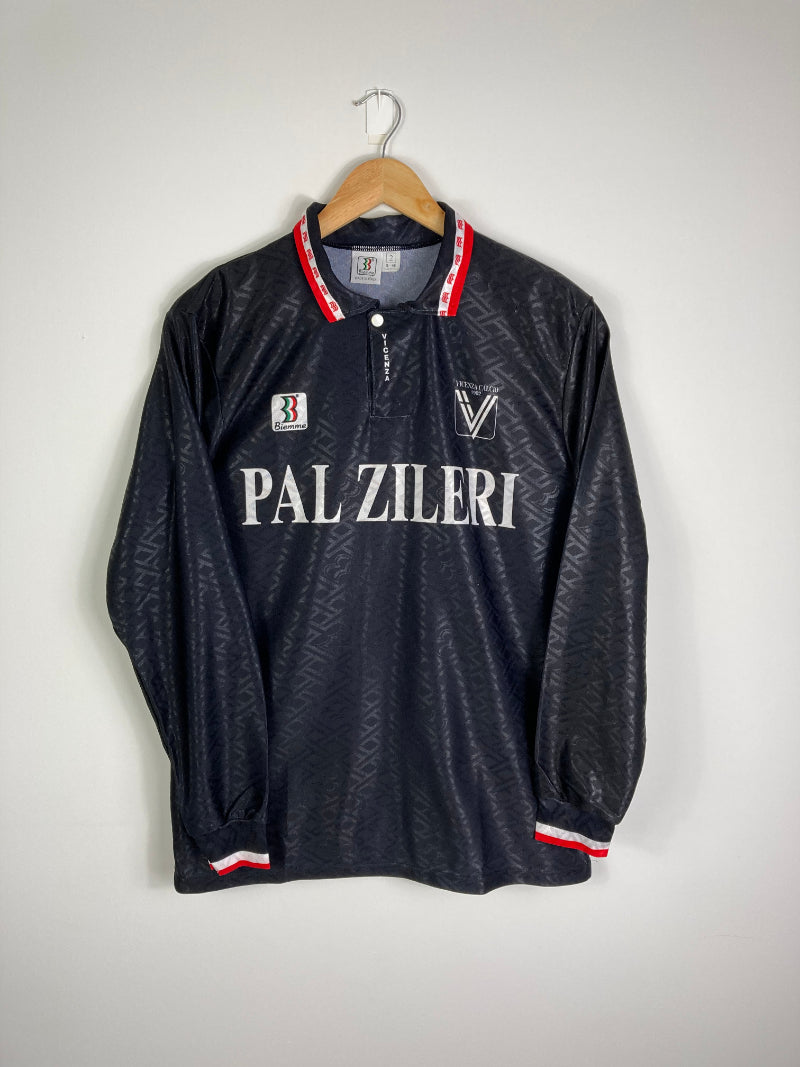 Original L.R. Vicenza Away Jersey 1995-1996 #9 of Roberto Murgita - XL