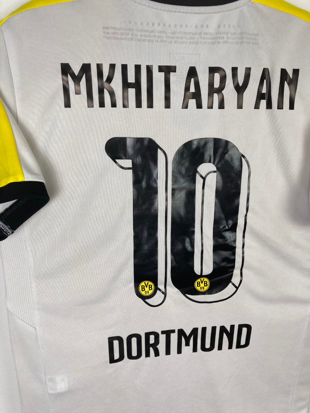 
                  
                    Original Borussia Dortmund Away Jersey 2015-2016 #10 of Henrikh Mkhitaryan - M
                  
                