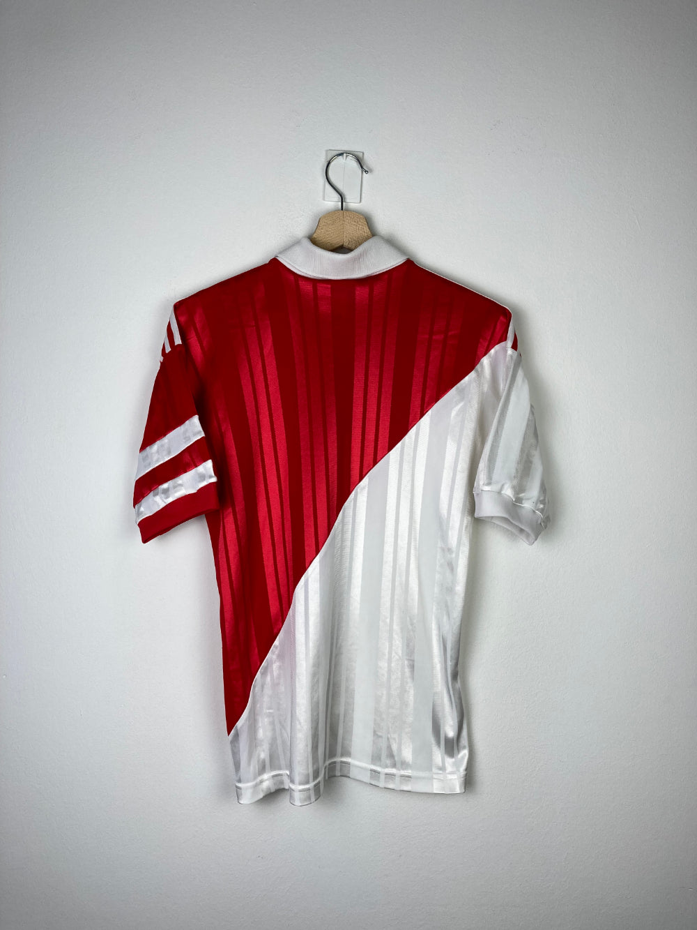 Maillot handball HBC NIMES porté n°9 worn shirt Puma vintage Perrier XL Maillot handball HBC NIMES porté n°9 worn shirt Puma vintage Perrier XL