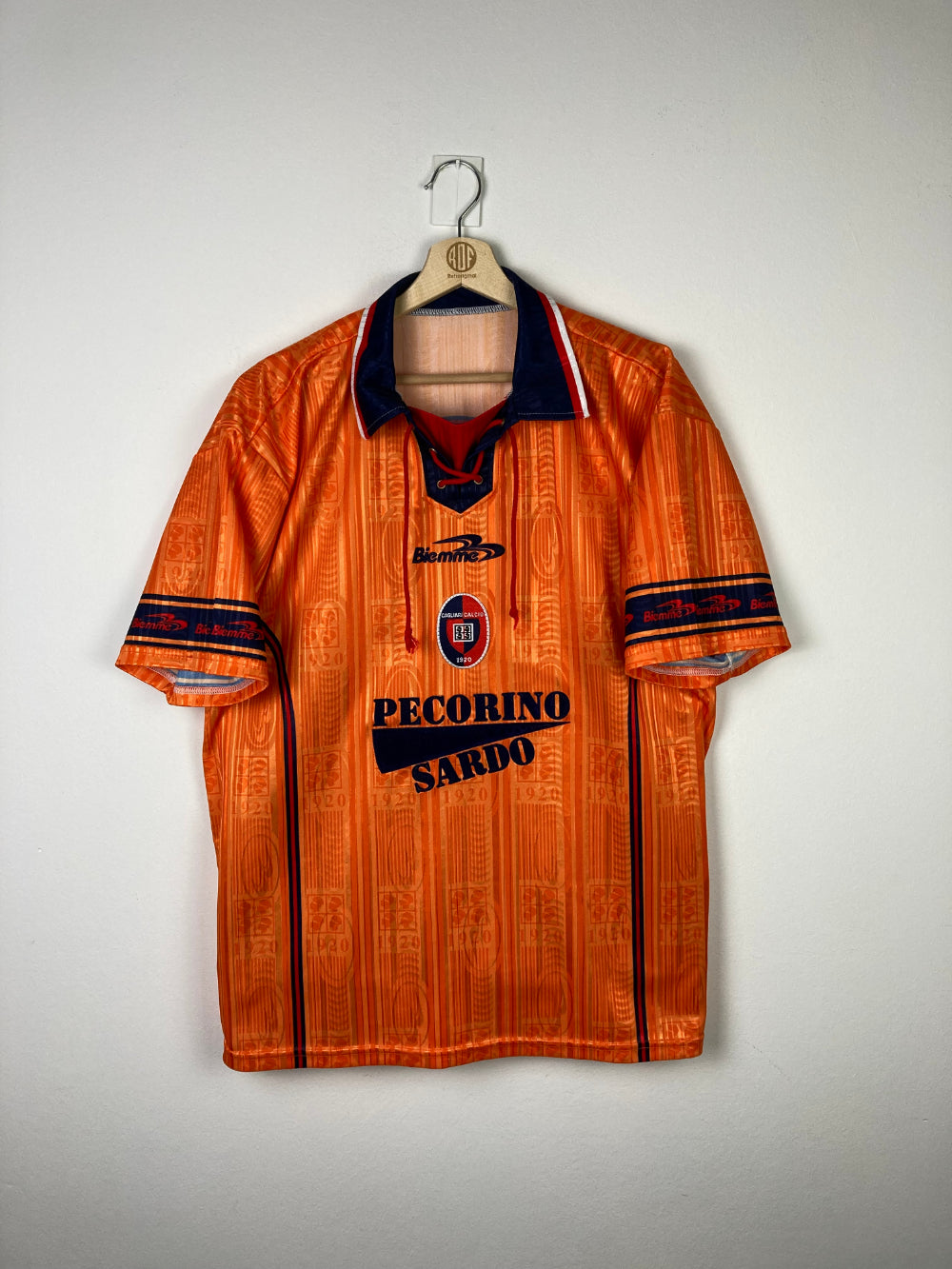 
                  
                    Original Cagliari Calcio Third Jersey 1999-2000 - XL
                  
                