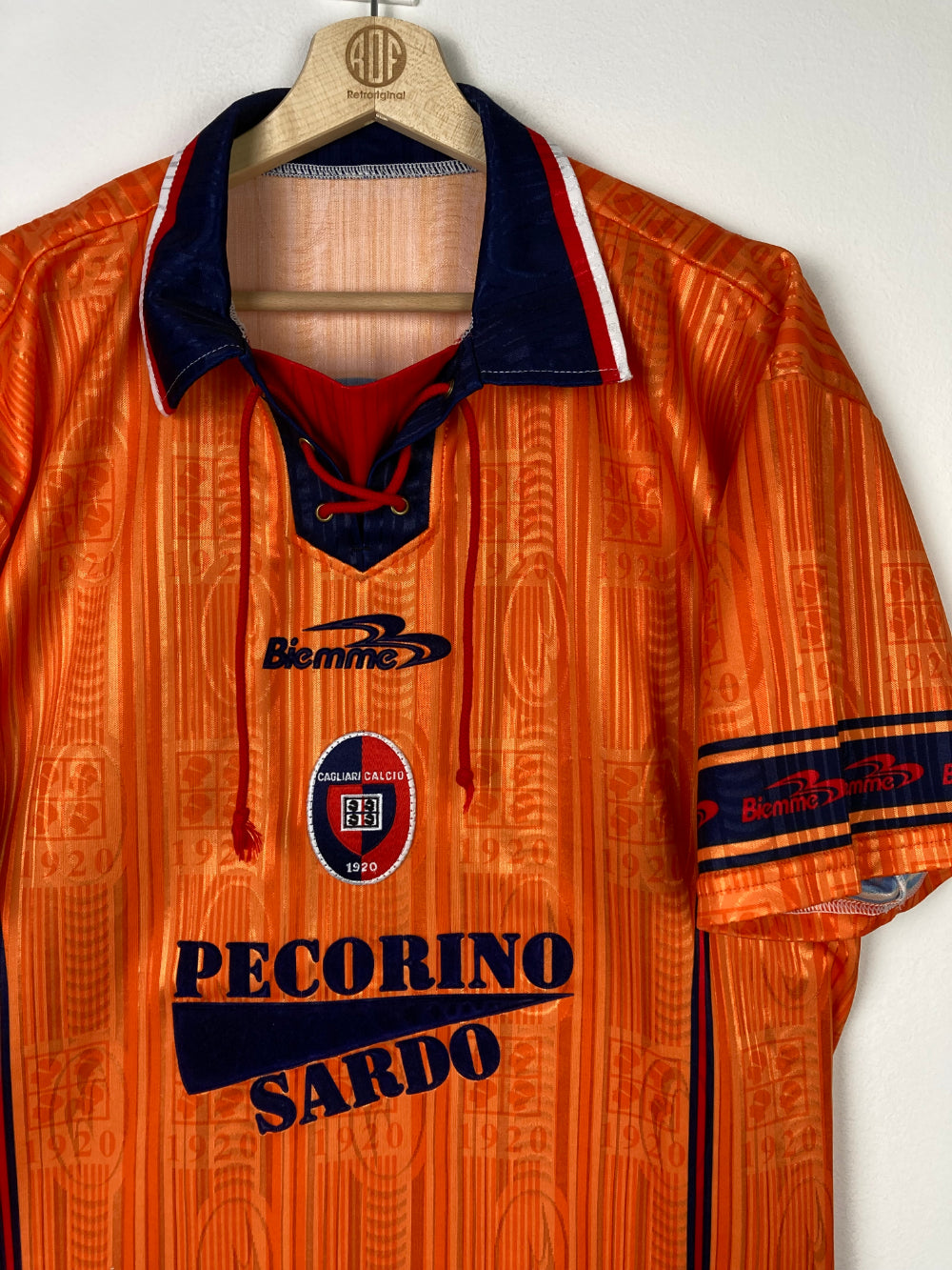 
                  
                    Original Cagliari Calcio Third Jersey 1999-2000 - XL
                  
                