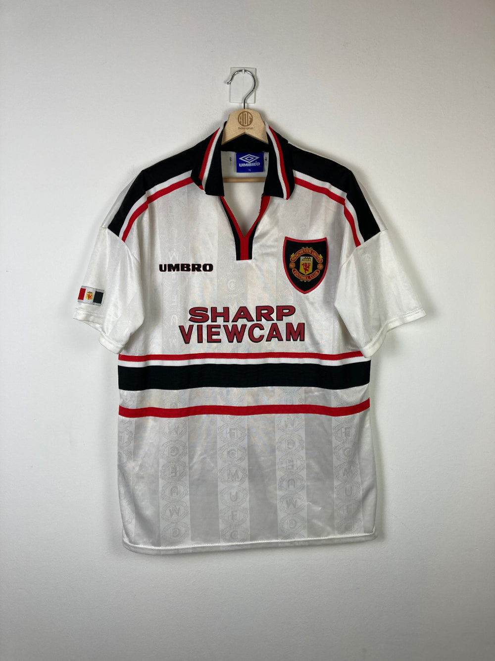 
                  
                    Original Manchester United F.C. Away Jersey 1997-1999 - XL
                  
                