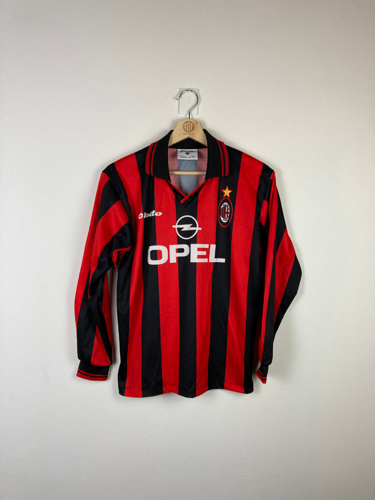 
                  
                    Original AC Milan Home Jersey 1996-1997 - Kids L/XS
                  
                