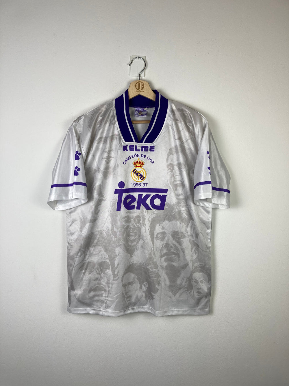 
                  
                    Original Real Madrid Home Jersey Campeon de Liga 1996-1997 - L
                  
                