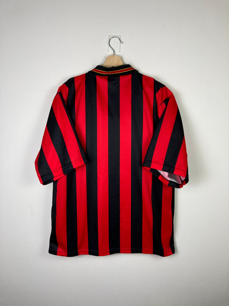 
                  
                    Original Watford F.C. Home Jersey 1997-1998 - XL
                  
                