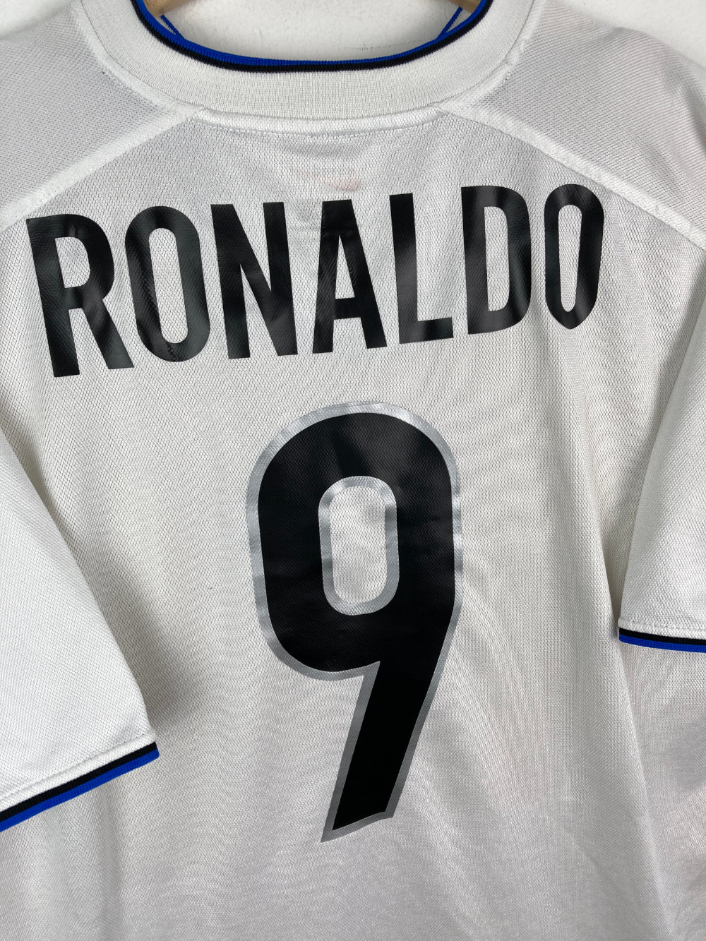 
                  
                    Original Inter Milan Away Jersey 1999-2000 #9 Ronaldo - L
                  
                