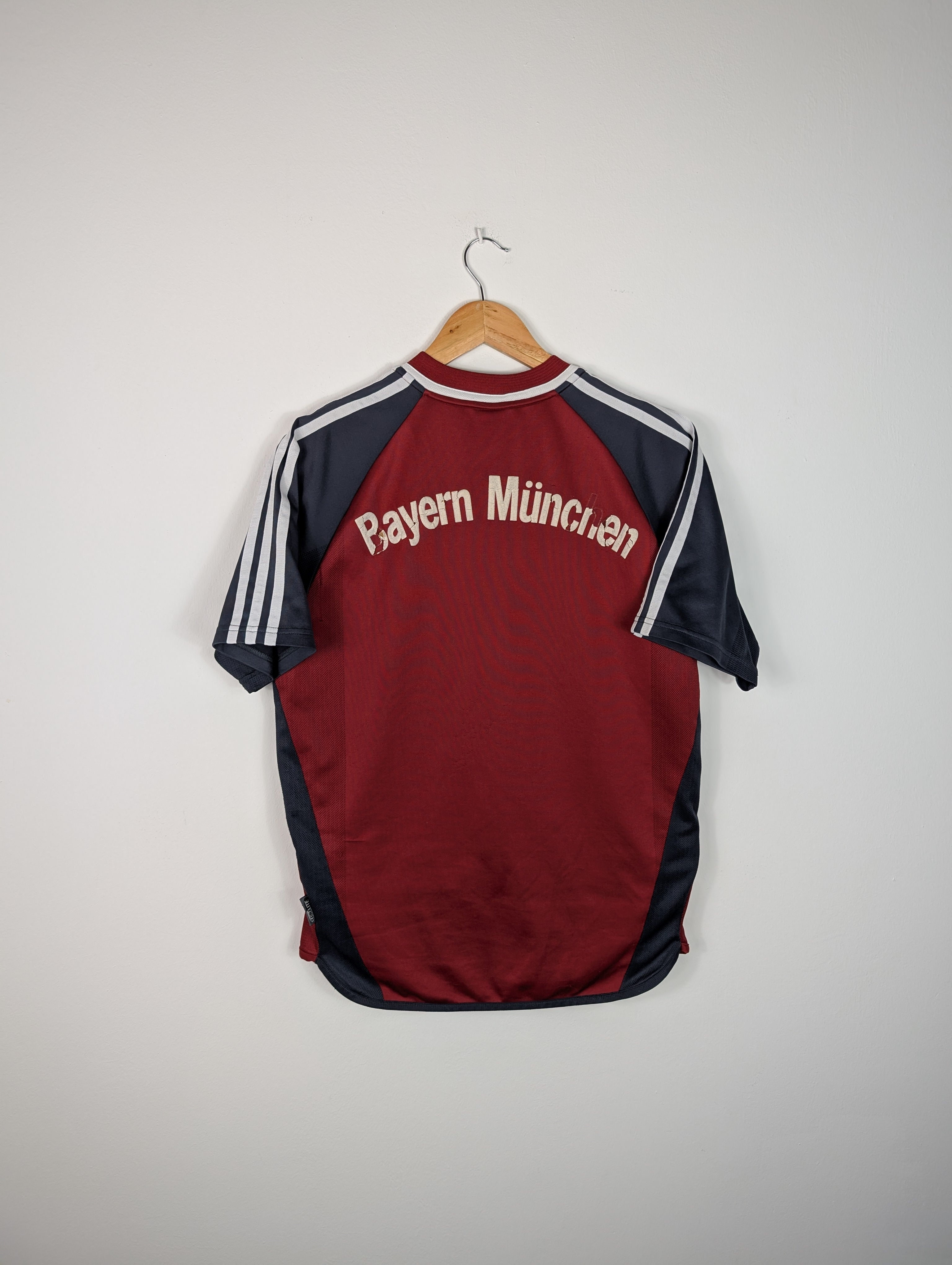 Geleakt: Bayern München 23-24 Dritte/Champions League Trikot im Design Geleakt: Bayern München 23-24 Dritte/Champions League Trikot im Design