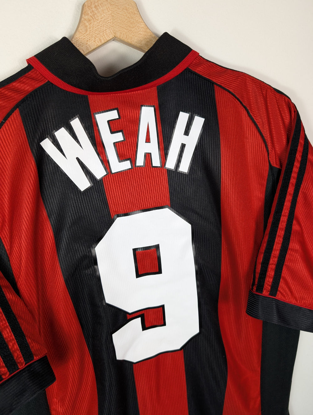 
                  
                    Original AC Milan Home Jersey 1998-1999 #9 Weah - L
                  
                