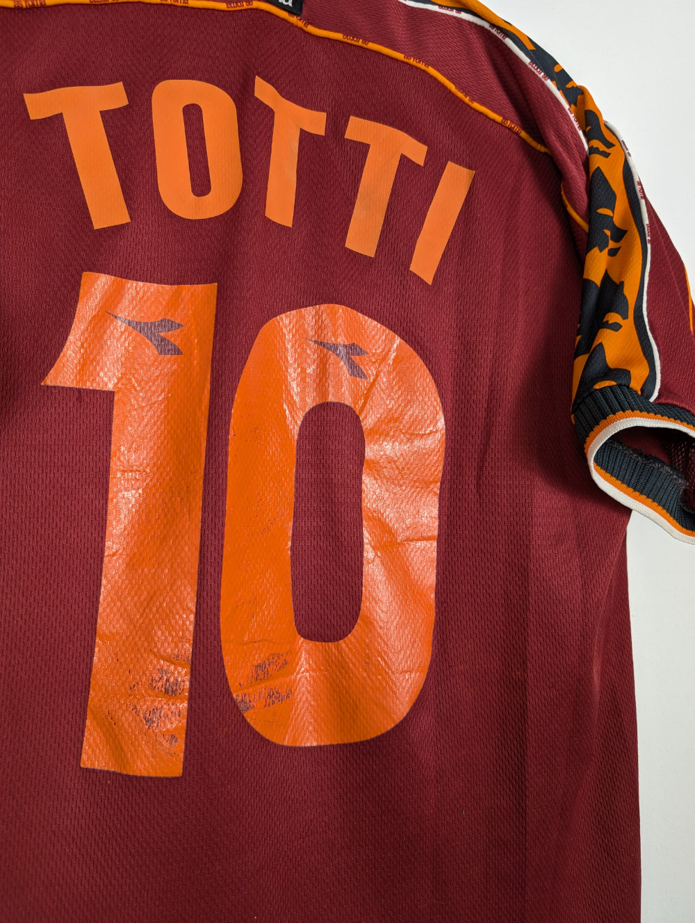 
                  
                    Original AS Roma *Player-issue* Home Jersey 1998-1999 #10 Totti - L
                  
                