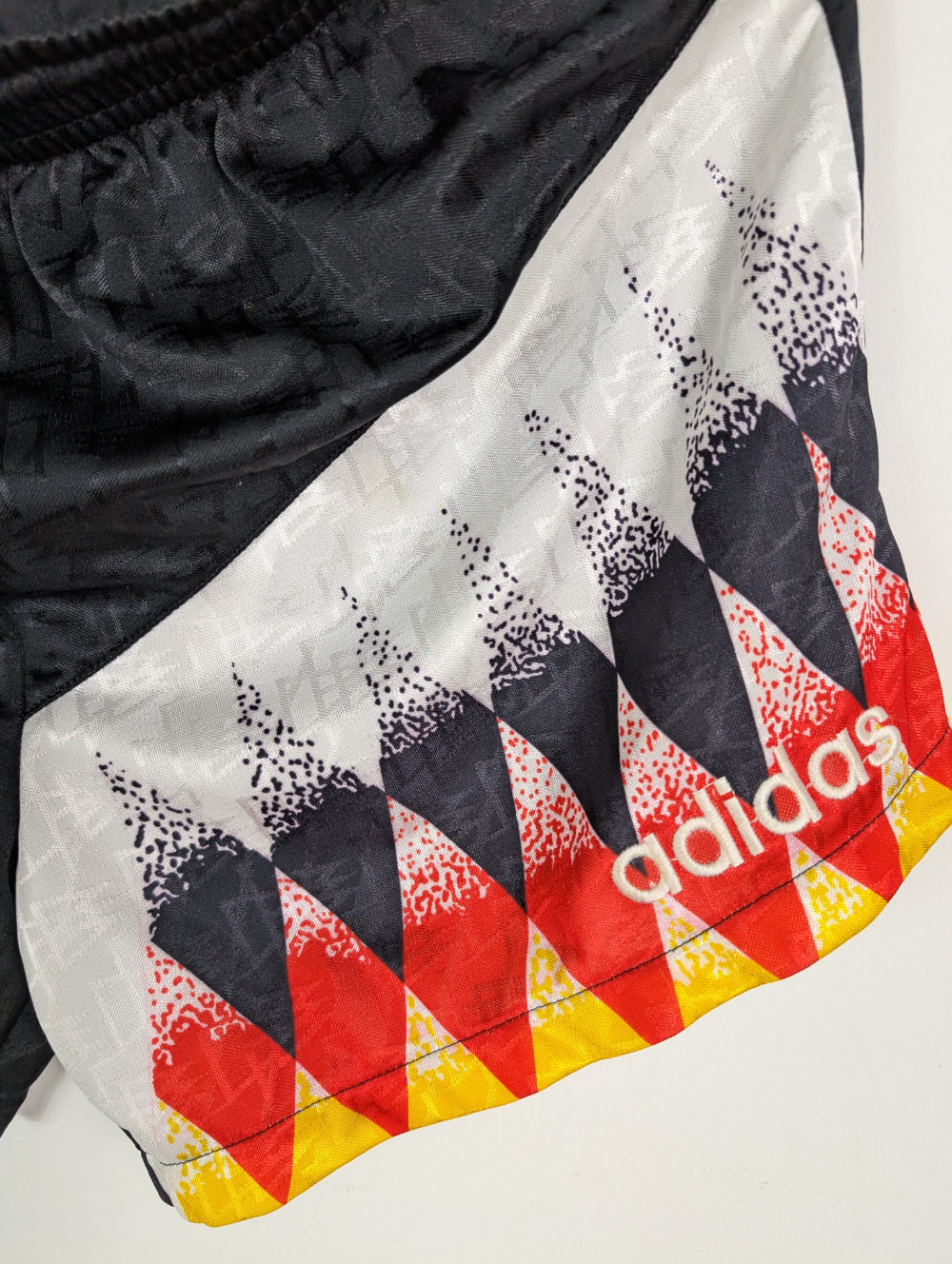
                  
                    Original Germany Home Shorts 1994 - L
                  
                