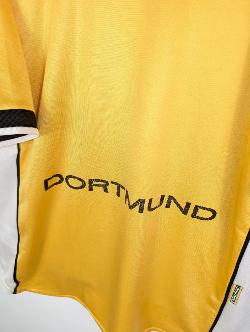 
                  
                    Original Borussia Dortmund Home Jersey 1998-2000 - L
                  
                