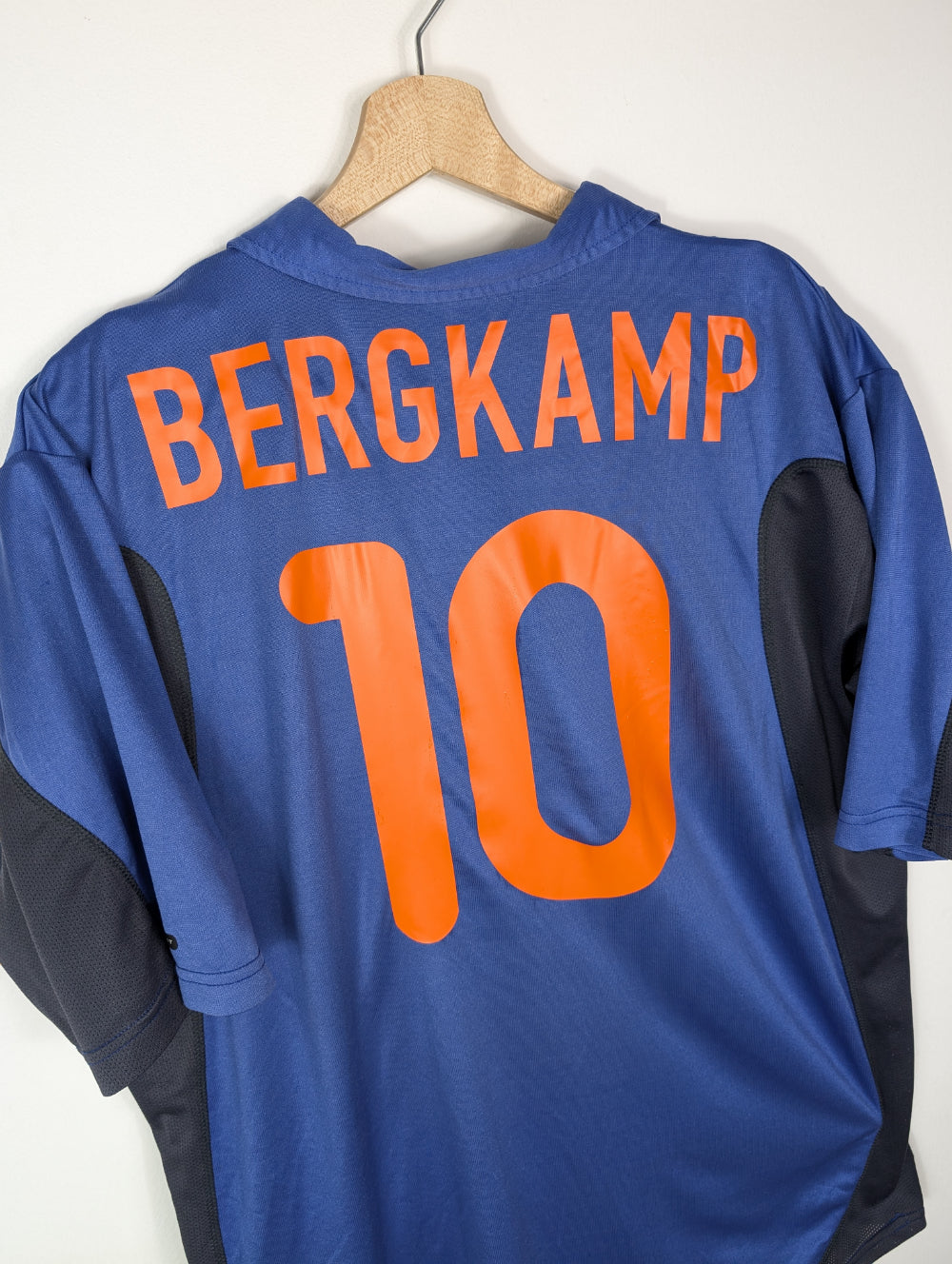 
                  
                    Original Holland Away Jersey 2000-2002 #10 Bergkamp - XL
                  
                
