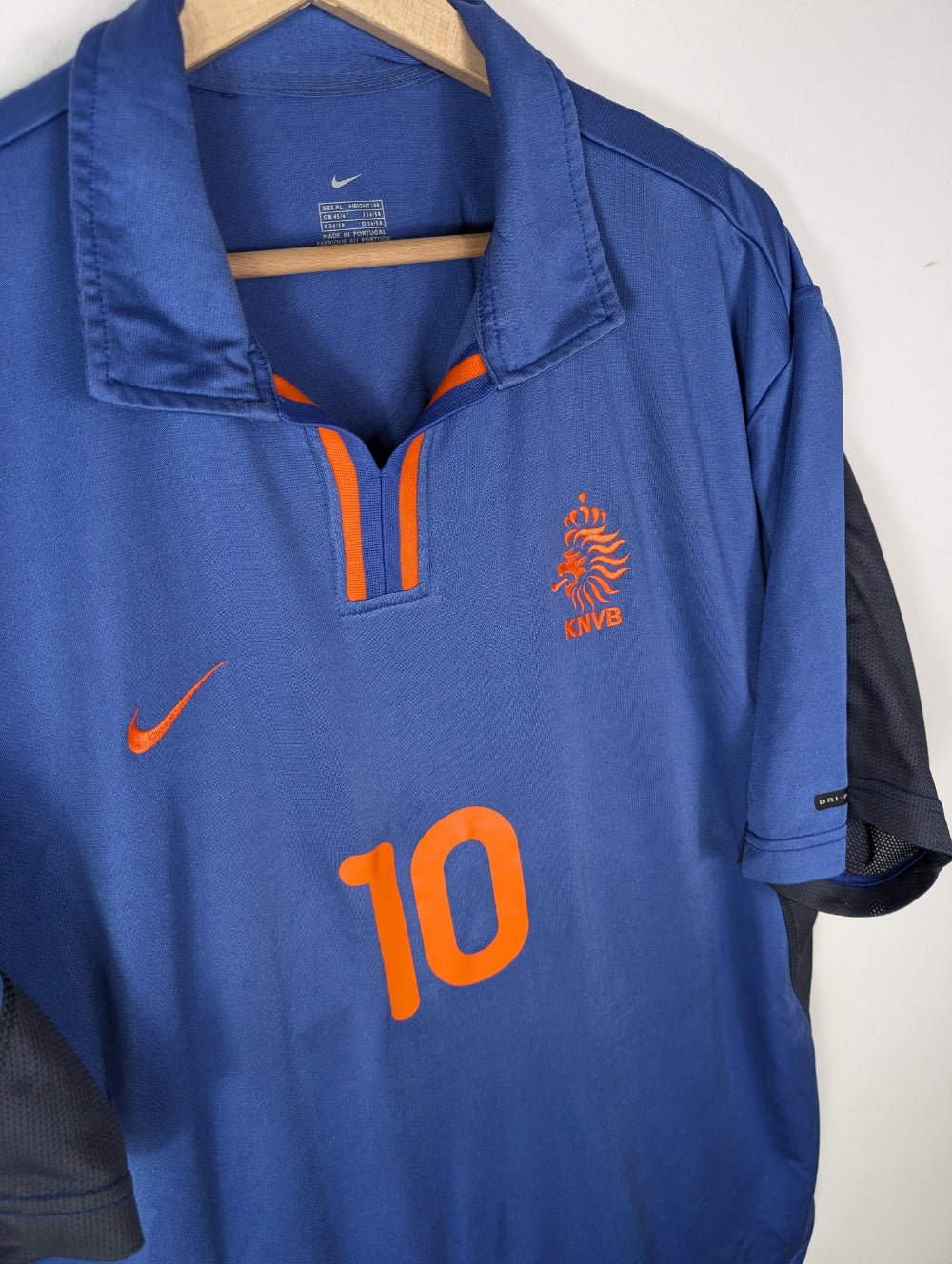 
                  
                    Original Holland Away Jersey 2000-2002 #10 Bergkamp - XL
                  
                