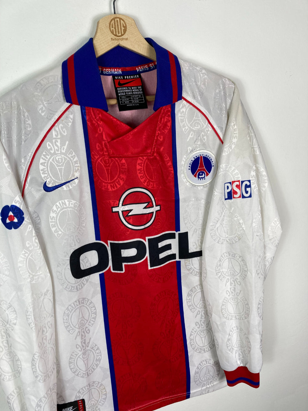 
                  
                    Original PSG Away Jersey 1996-1997 #9 Simone - L
                  
                