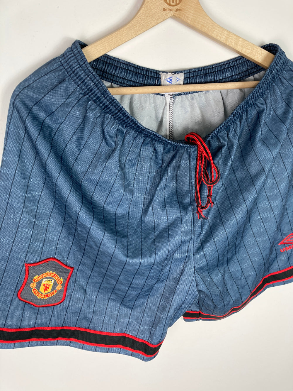 
                  
                    Original Manchester United FC Away Shorts 1995-1996 - M/L
                  
                