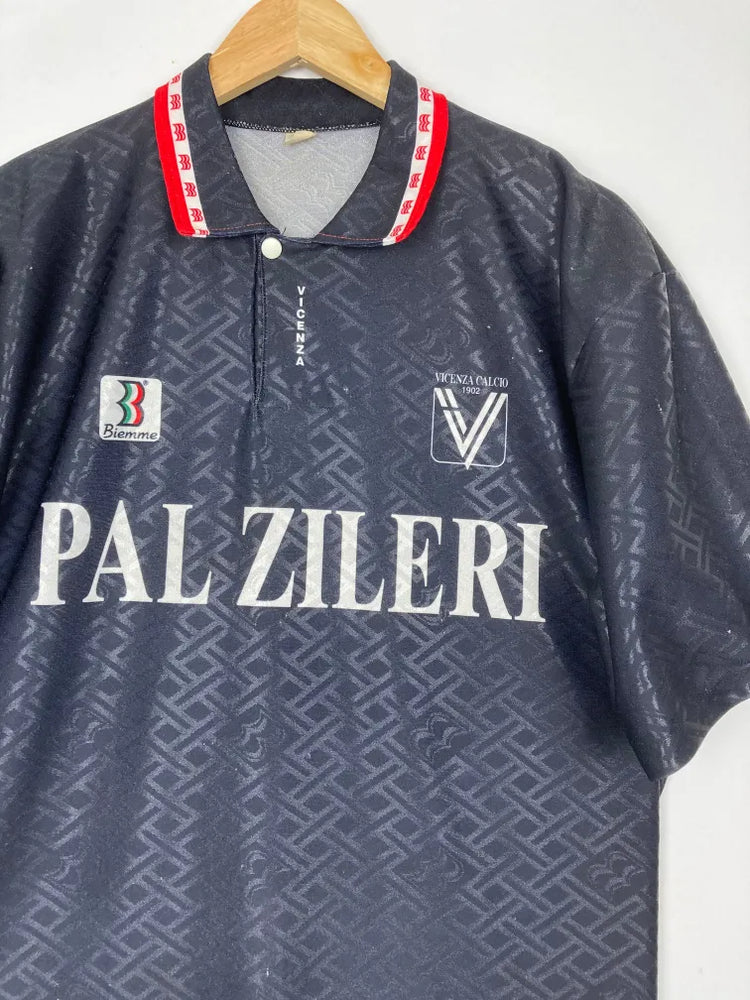 
                  
                    Original L.R. Vicenza Away Jersey 1995-1996 #19 of Marcelo Otero - XL
                  
                