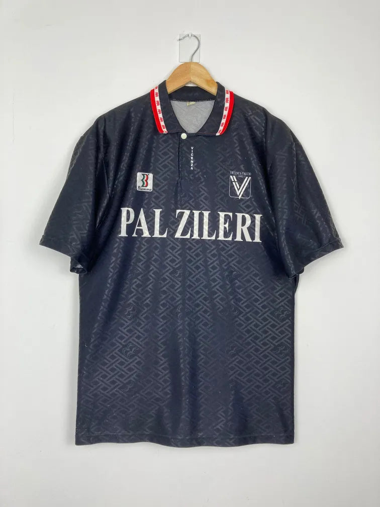 
                  
                    Original L.R. Vicenza Away Jersey 1995-1996 #19 of Marcelo Otero - XL
                  
                