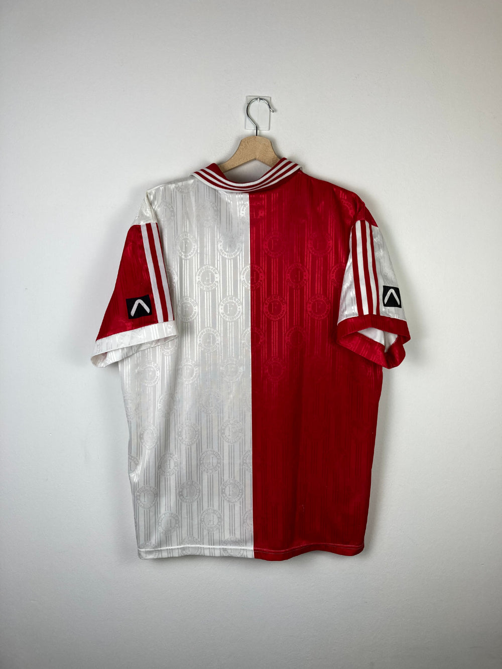 
                  
                    Original Feyenoord Home Jersey 1996-1997 - XL
                  
                