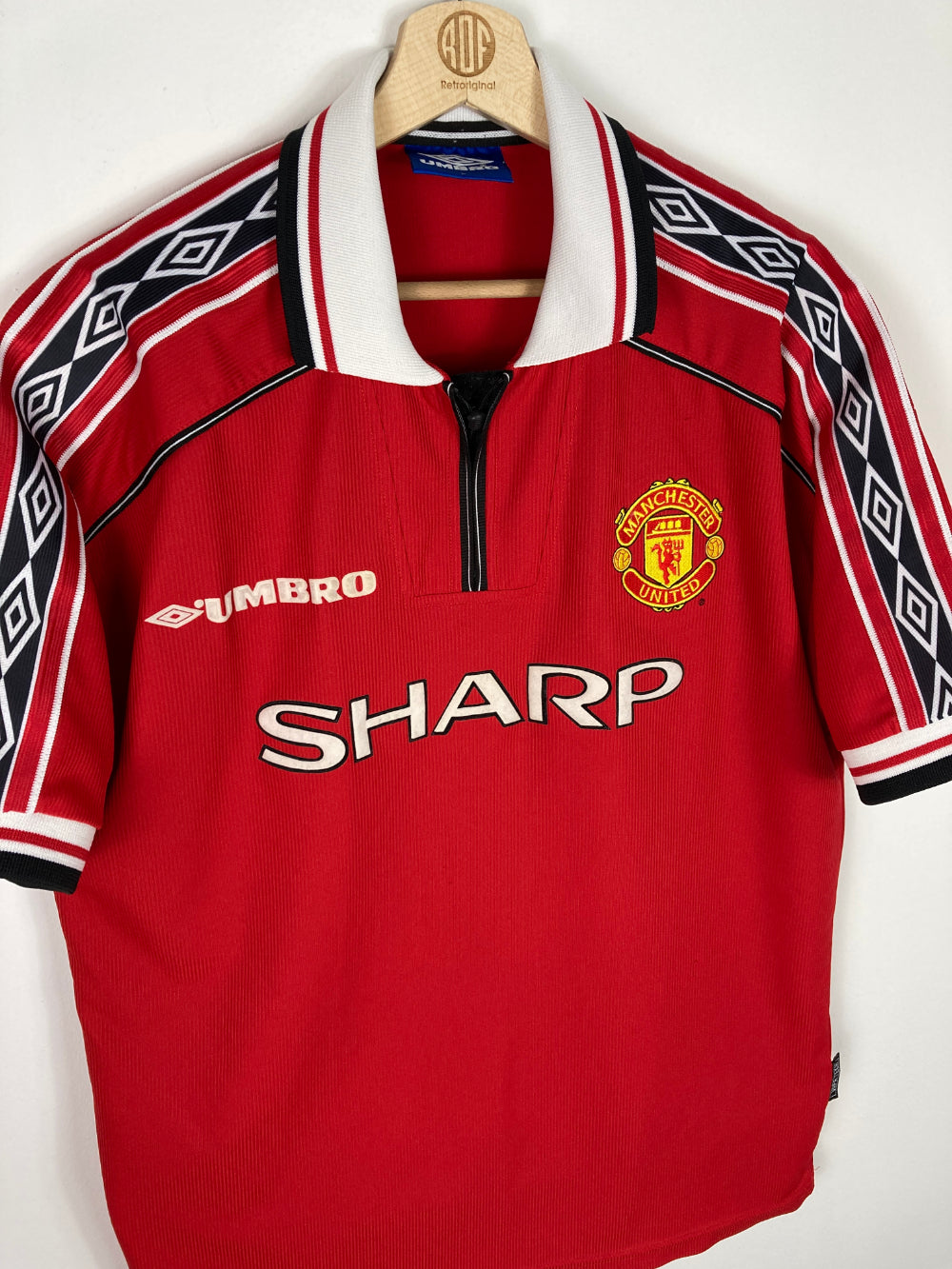 
                  
                    Original Manchester United FC Home Jersey 1998-2000 #11 Giggs - L
                  
                