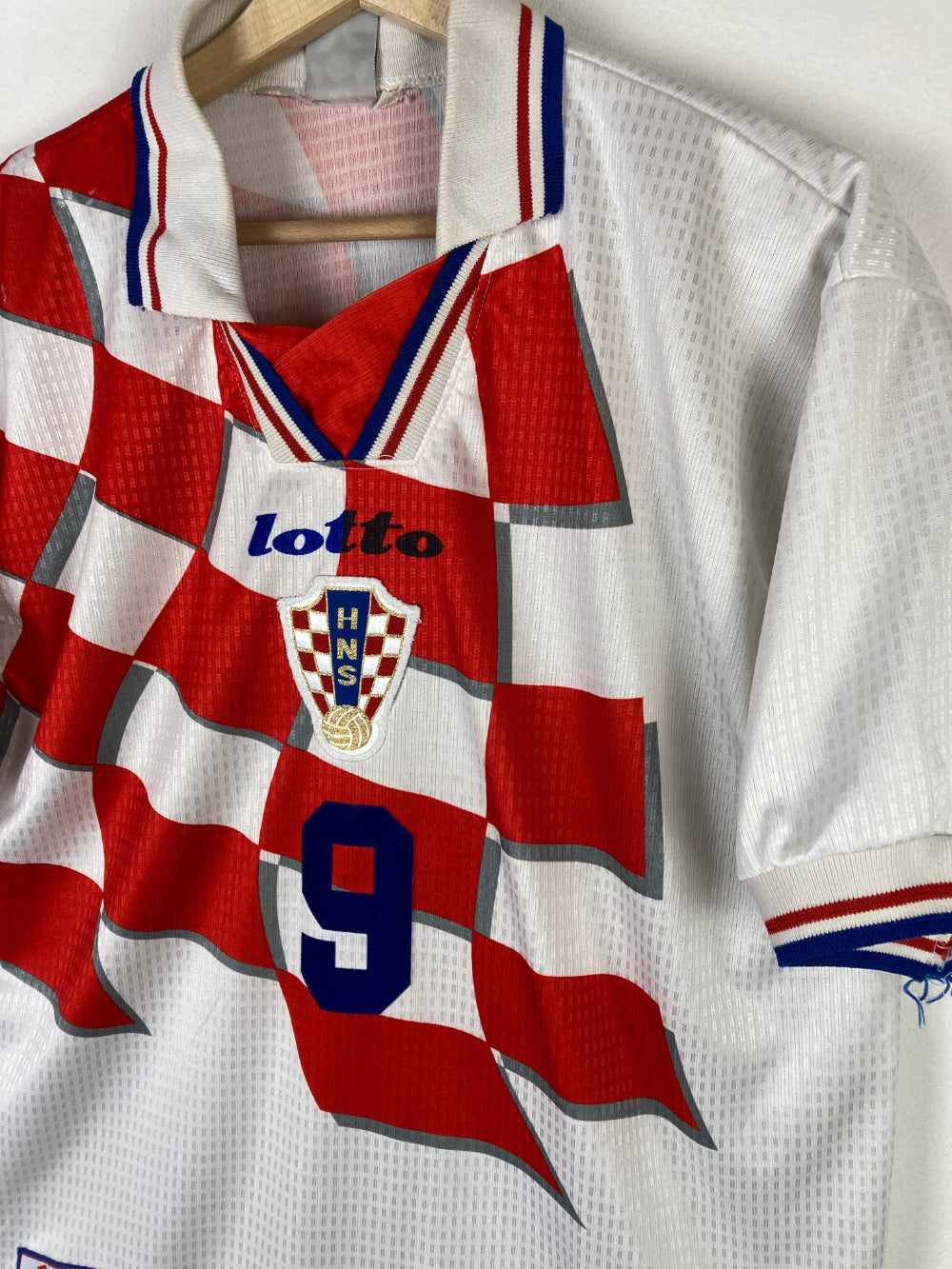 
                  
                    Original Croatia Home Jersey 1998 #9 of Davor Suker - L
                  
                