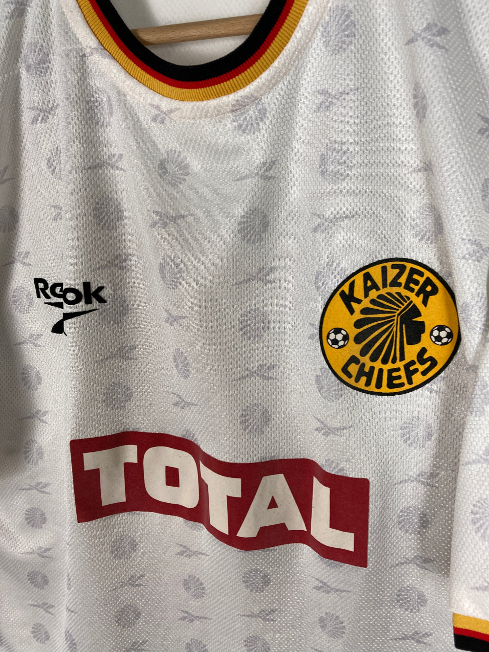 
                  
                    Original Kaizer Chiefs Away Jersey 1998-1999 - L
                  
                