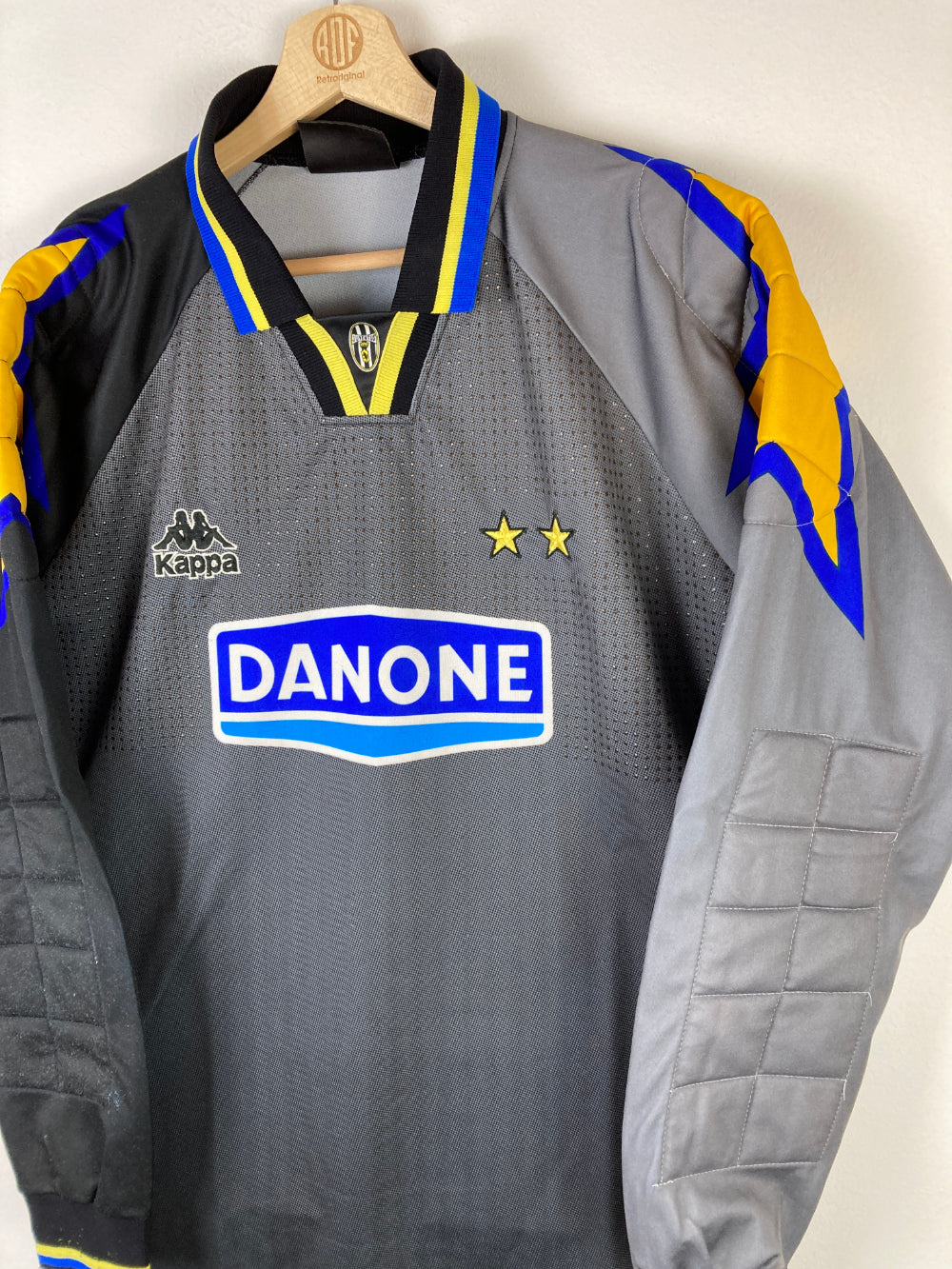 
                  
                    Original Juventus Keeper Jersey 1994-1995 - XL
                  
                