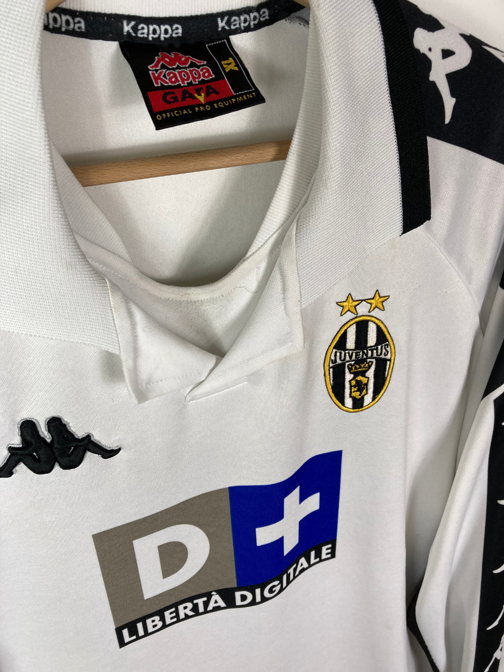 
                  
                    Original Juventus FC Away Jersey 1998-1999 - XL
                  
                