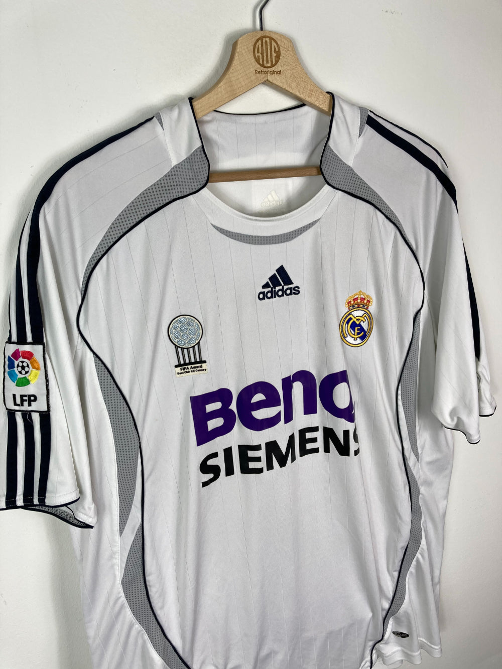 
                  
                    Original Real Madrid CF Home Jersey 2006-2007 #5 Cannavaro - L
                  
                