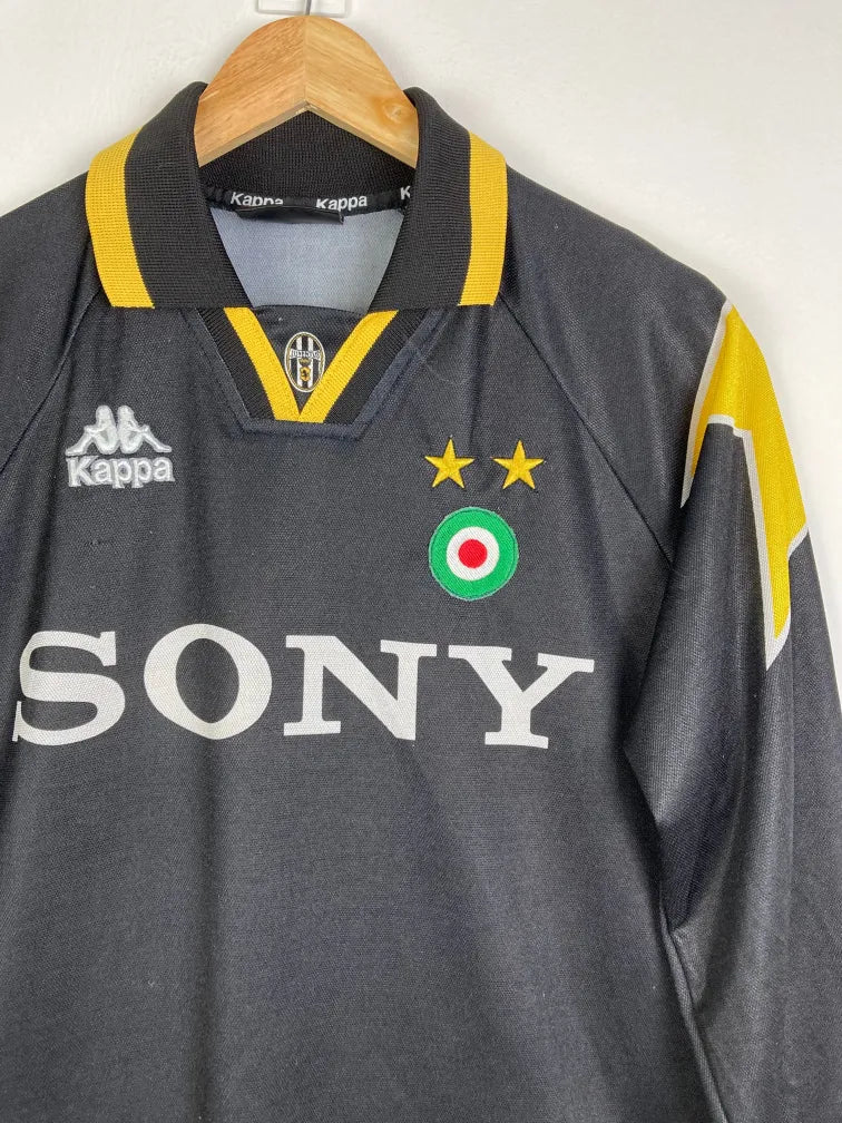 
                  
                    Original Juventus F.C. 1995-1996 Away Jersey - M
                  
                