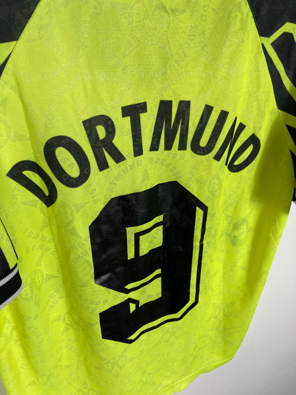 
                  
                    Original Borussia Dortmund Home Jersey 1994-1995 #9 Chapuisat - S
                  
                