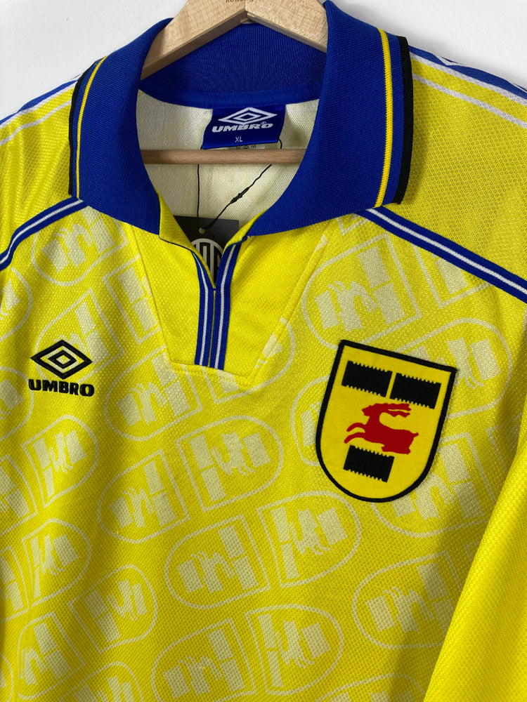 
                  
                    Original Cambuur SC *Rare* Home Jersey 1999-2000 - XL
                  
                