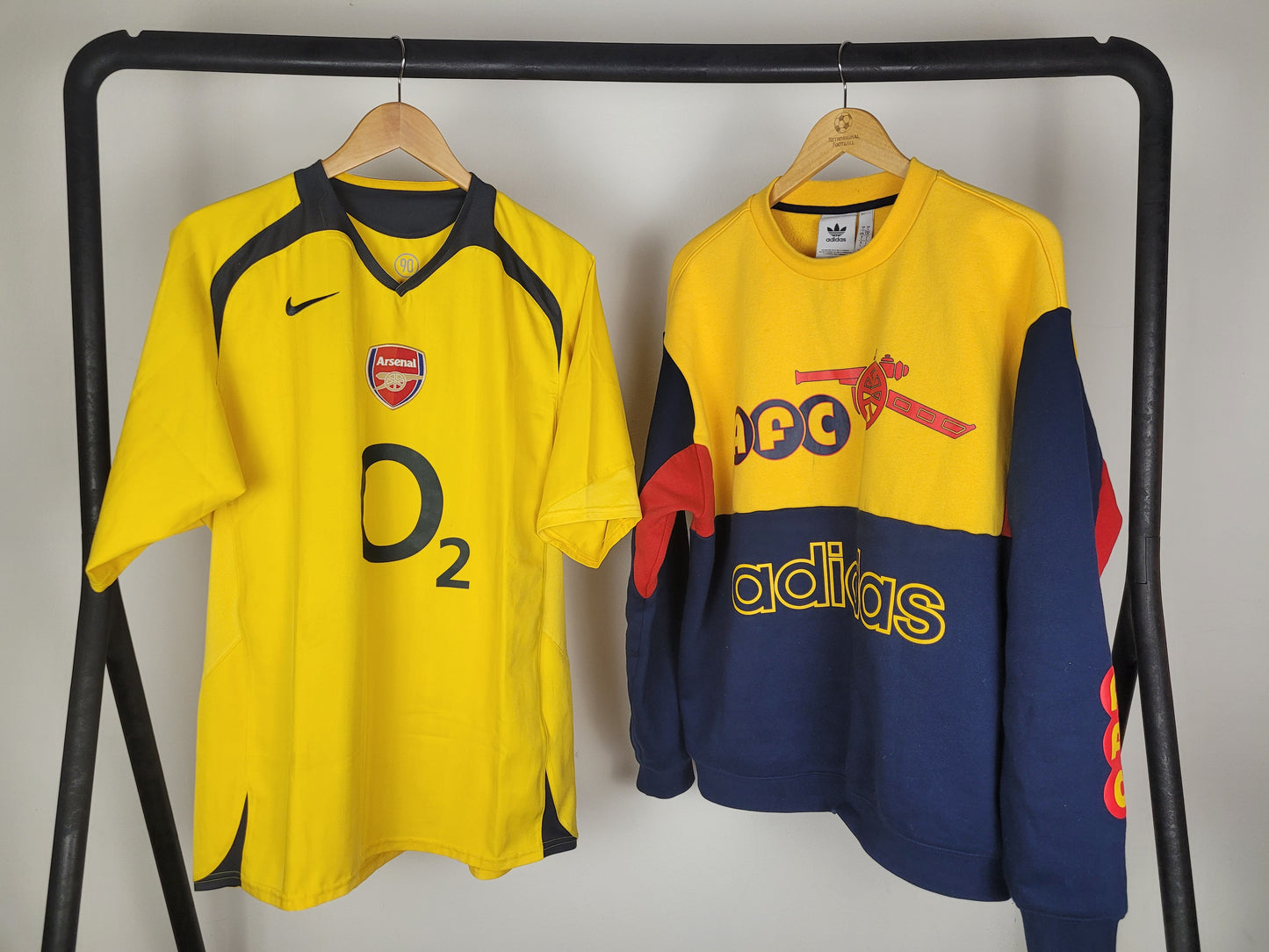 
                  
                    Arsenal 2005-2006 Away Jersey  x  Adidas Retro Sweater 2021
                  
                