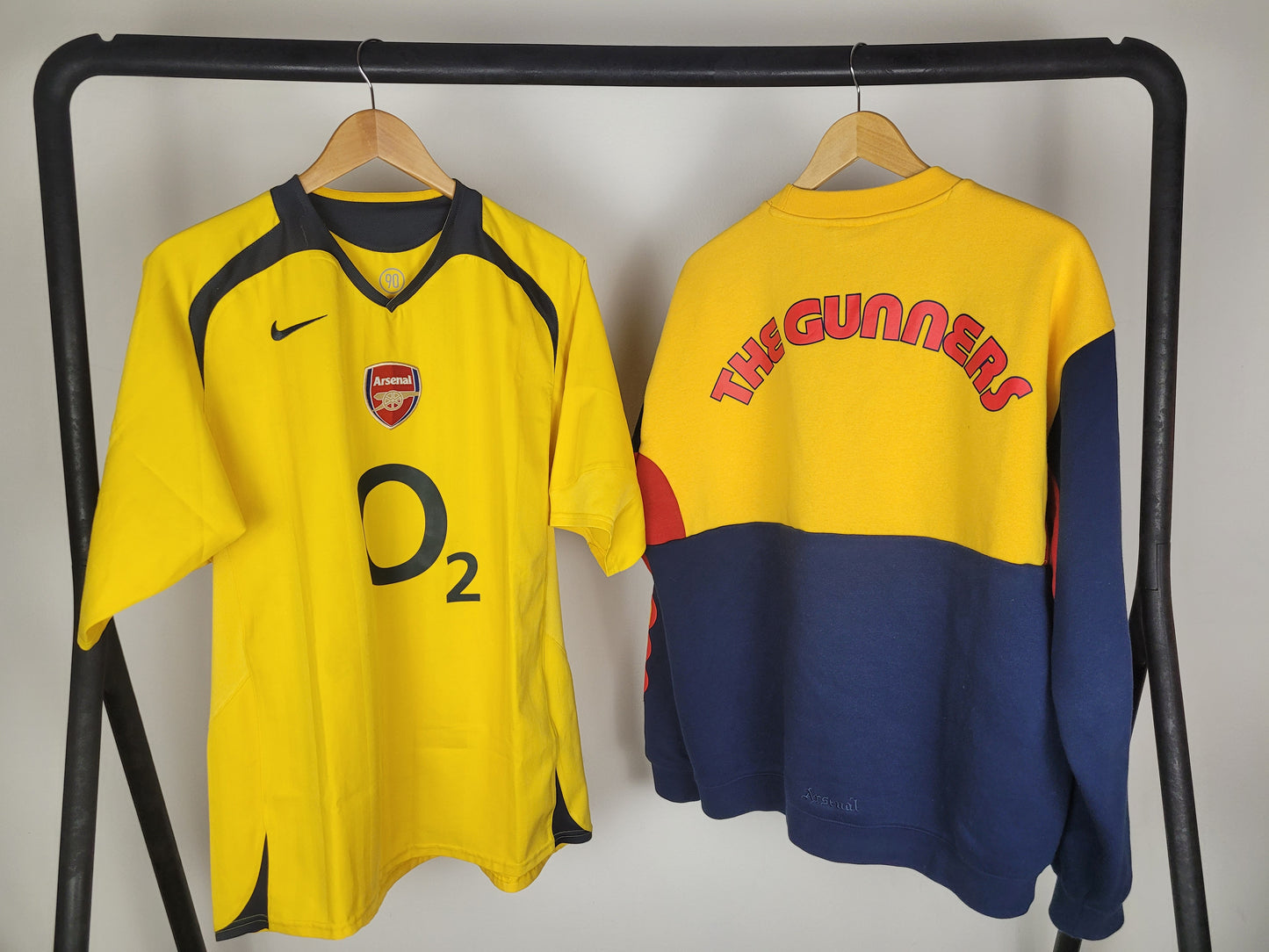
                  
                    Arsenal 2005-2006 Away Jersey  x  Adidas Retro Sweater 2021
                  
                